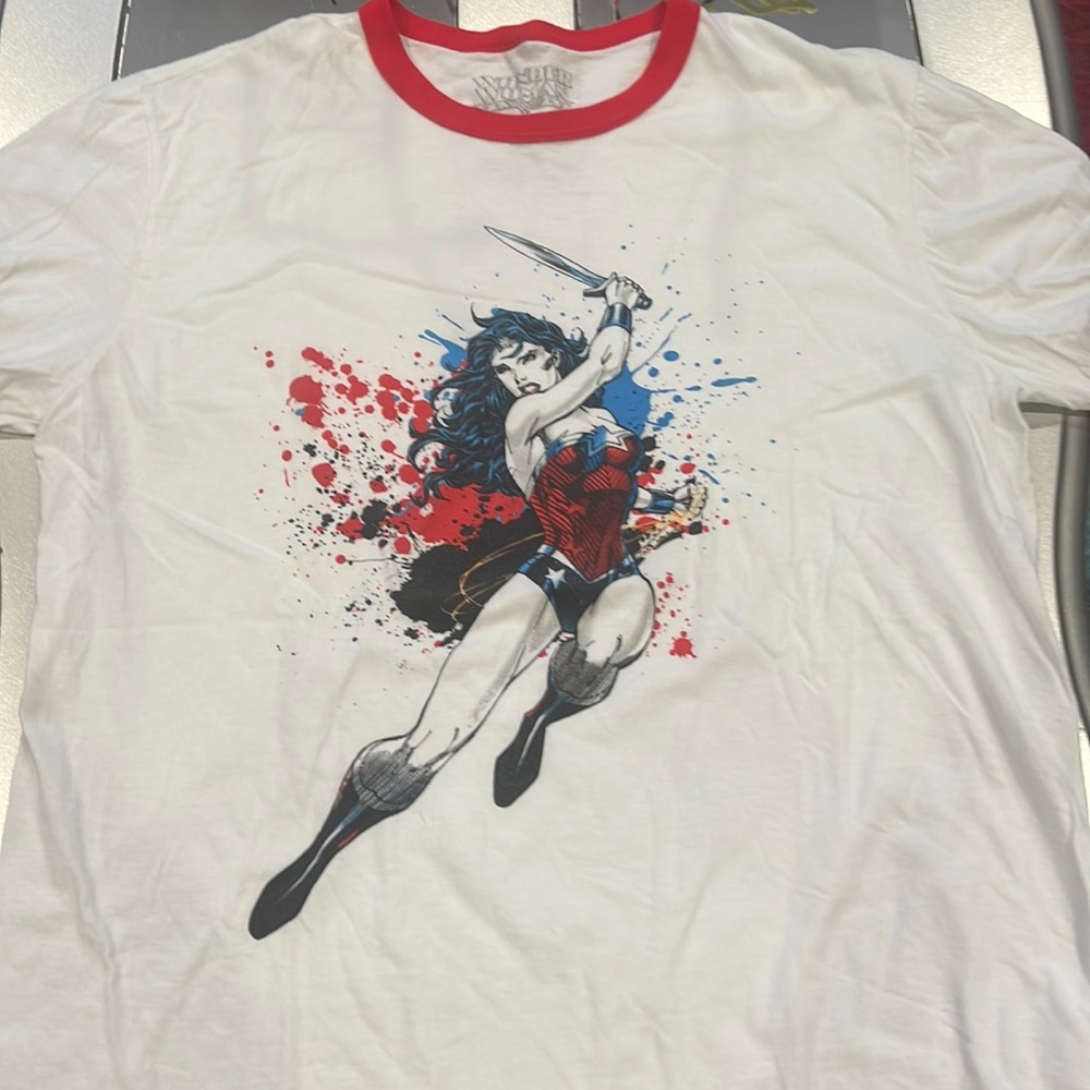 Wonder woman T-shirt fine condition size large